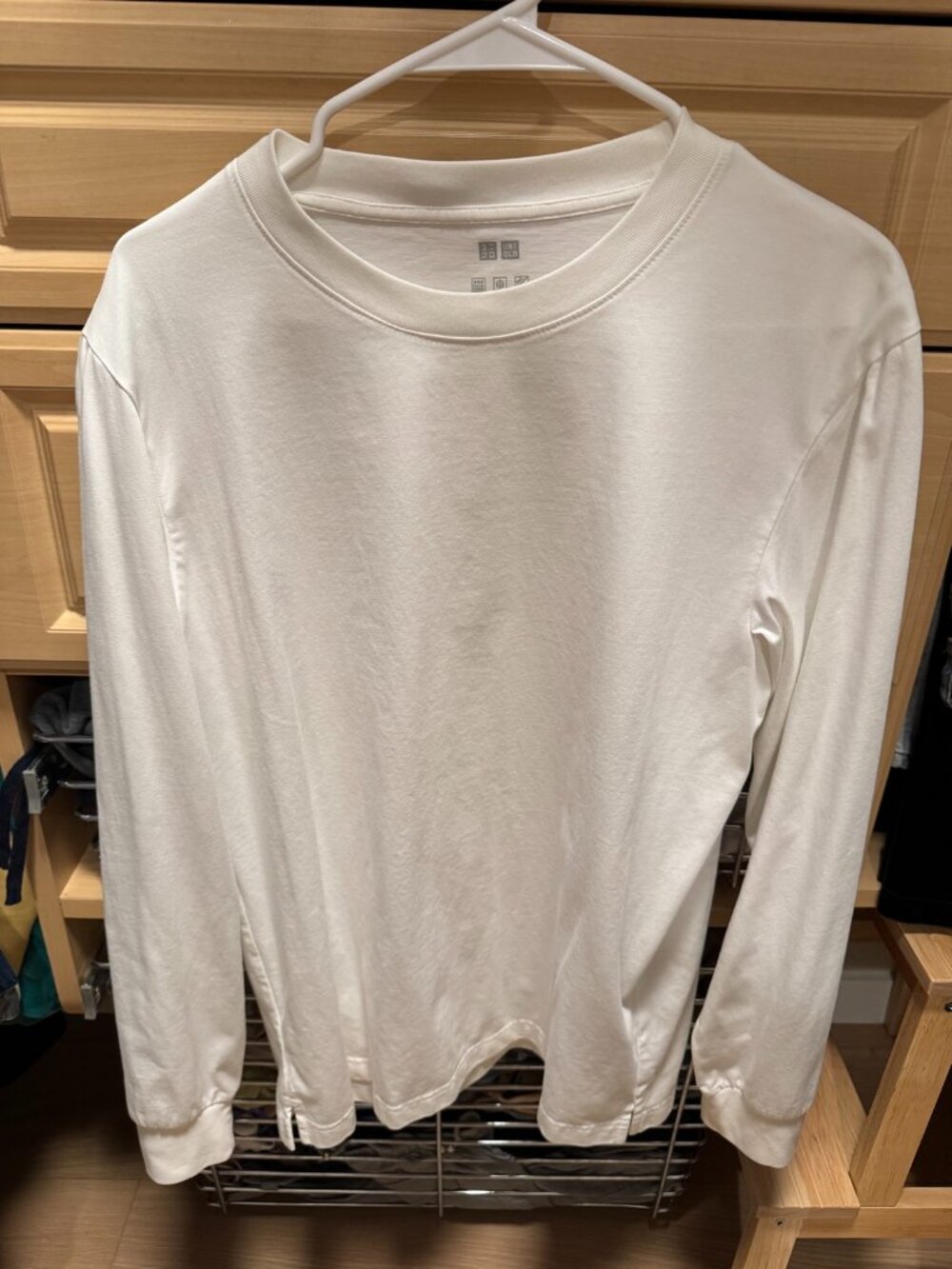 Uniqlo White Crew Neck Long Sleeve T-Shirt — Size M